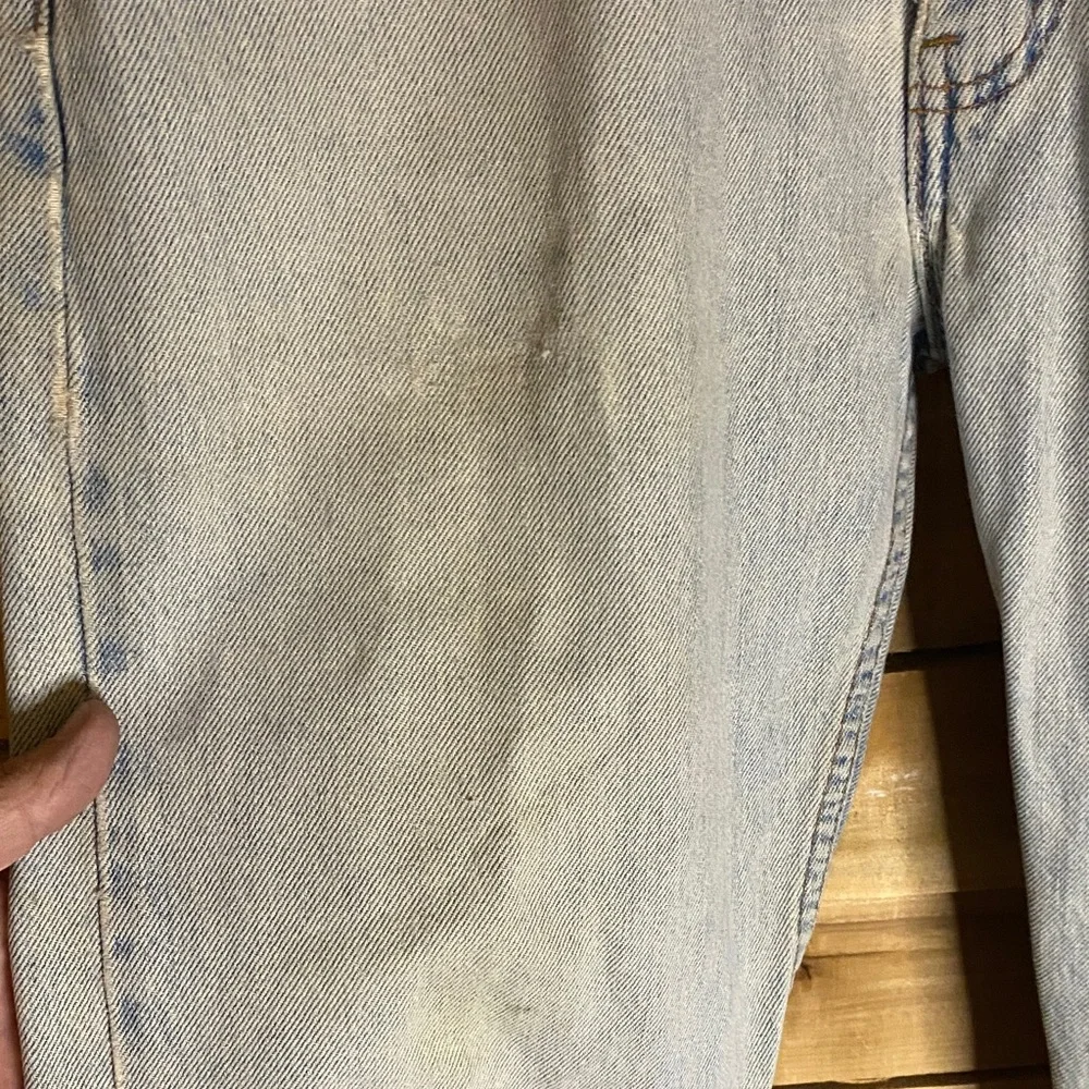 Vintage Y2K Levi’s 505 light wash Blue Jeans distressed size 32x30 (tag 33x30)